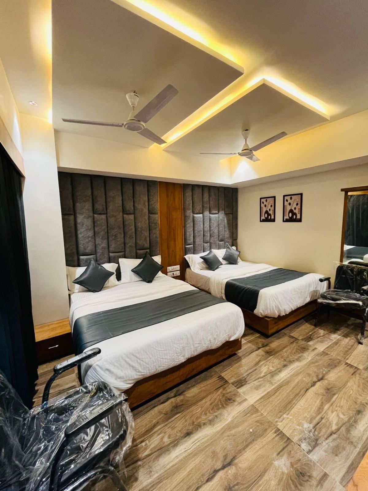 Hotel Paramount Villa Gandhinagar Zewnętrze zdjęcie